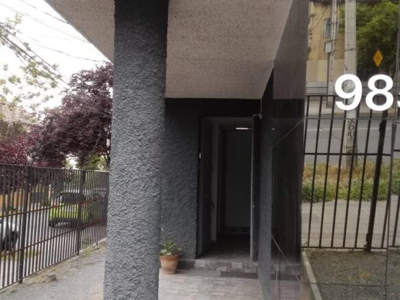 Venta Oficina -Casa Moderna 2 Pisos en Providencia.