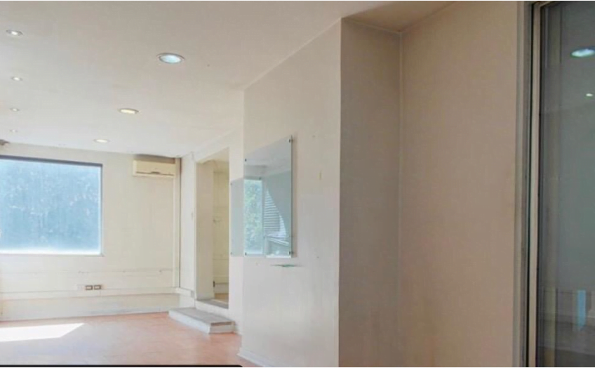 Gran y exclusiva Casa Comercial 15P/9B – 15E/4B en Providencia
