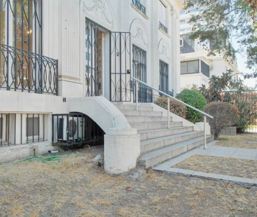 Gran y exclusiva Casa Comercial 15P/9B – 15E/4B en Providencia