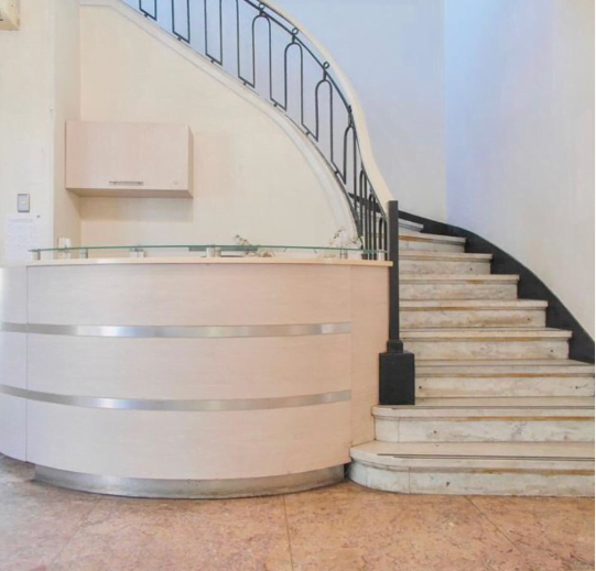 Gran y exclusiva Casa Comercial 15P/9B – 15E/4B en Providencia