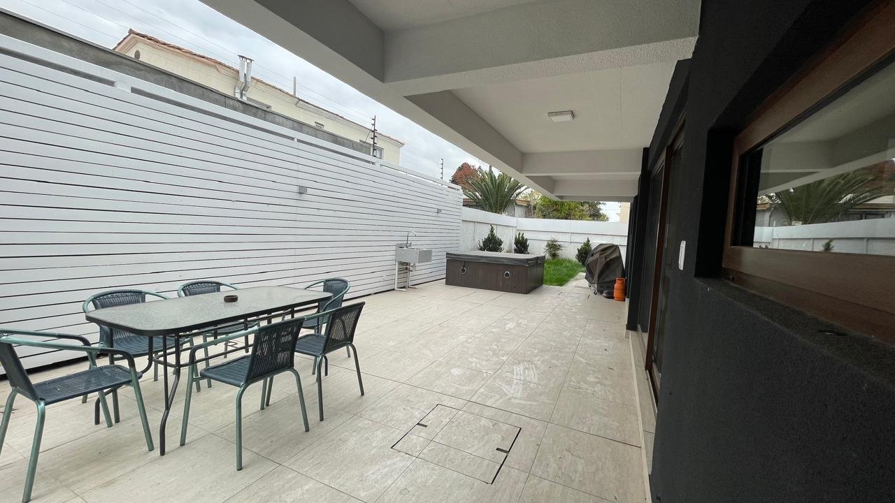 Amplio departamento Amoblado con patio interior