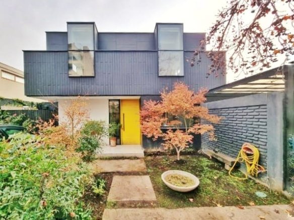 Moderna Casa 5D/4B – 1E en el mejor barrio de Vitacura