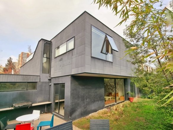 Moderna Casa 5D/4B – 1E en el mejor barrio de Vitacura