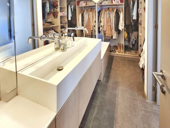 Moderna Casa 5D/4B – 1E en el mejor barrio de Vitacura