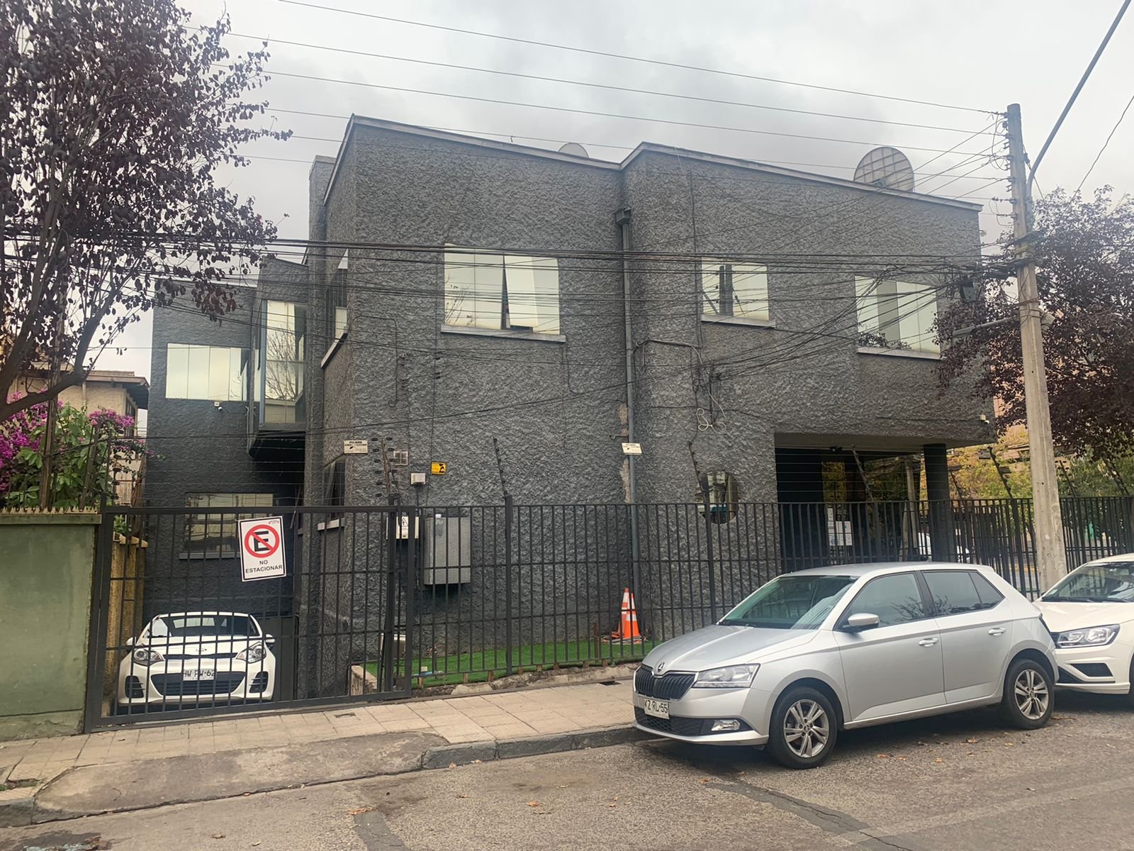 Venta Oficina -Casa Moderna 2 Pisos en Providencia.