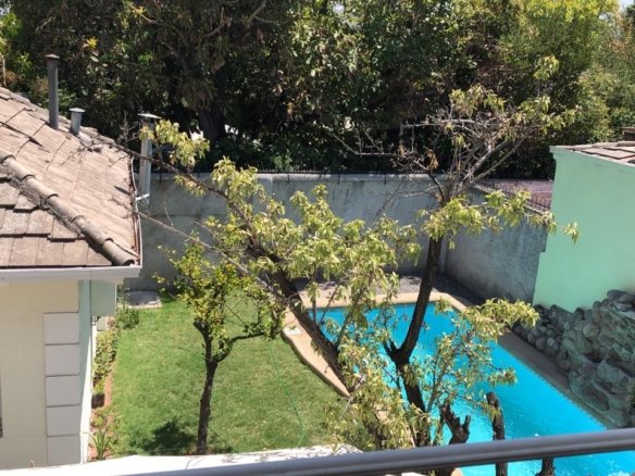 Exclusiva y Amplia Casa 4D/4B- 3E en Las Condes;