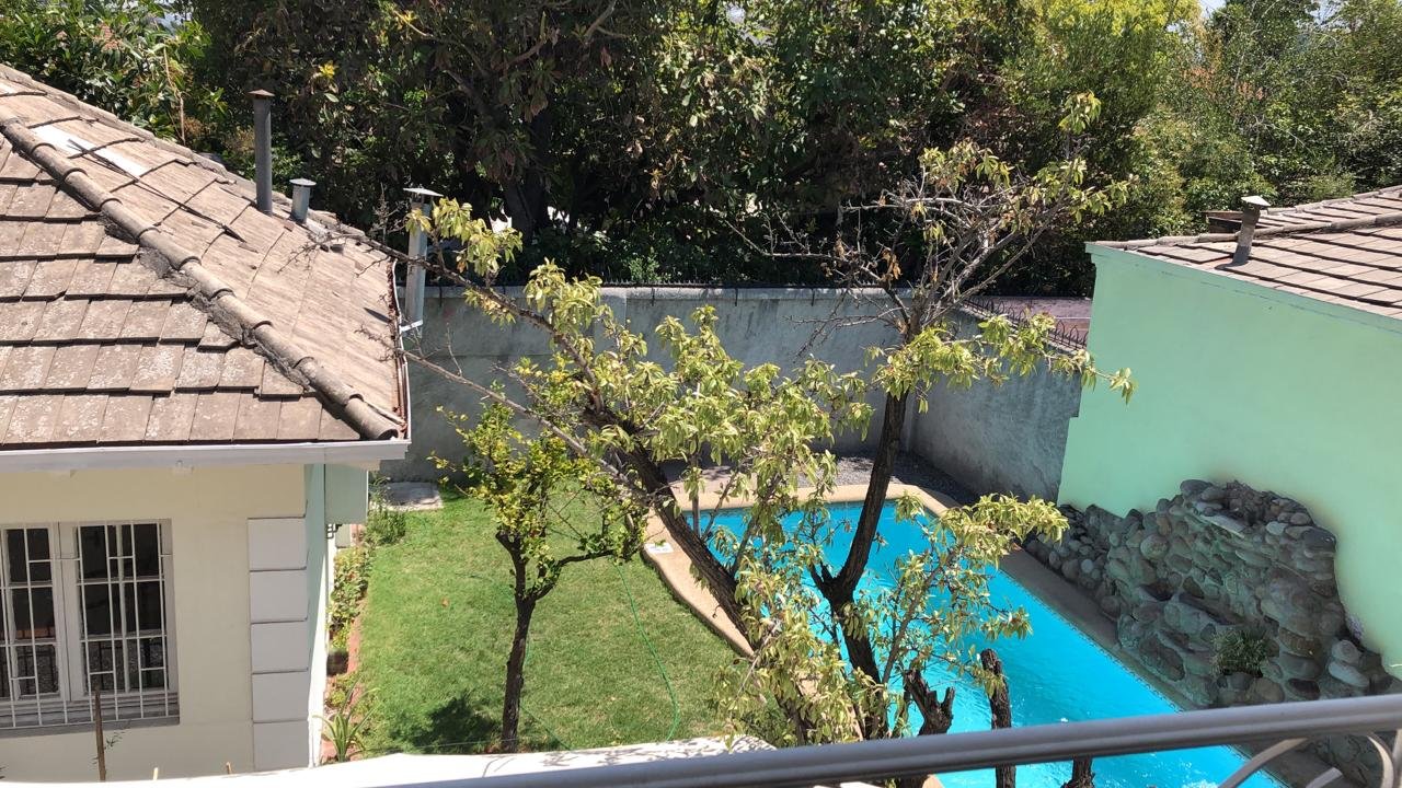 Exclusiva y Amplia Casa 4D/4B- 3E en Las Condes;