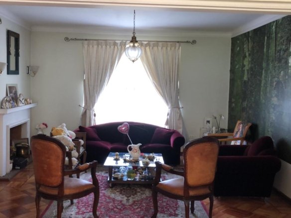 Exclusiva y Amplia Casa 4D/4B- 3E en Las Condes;