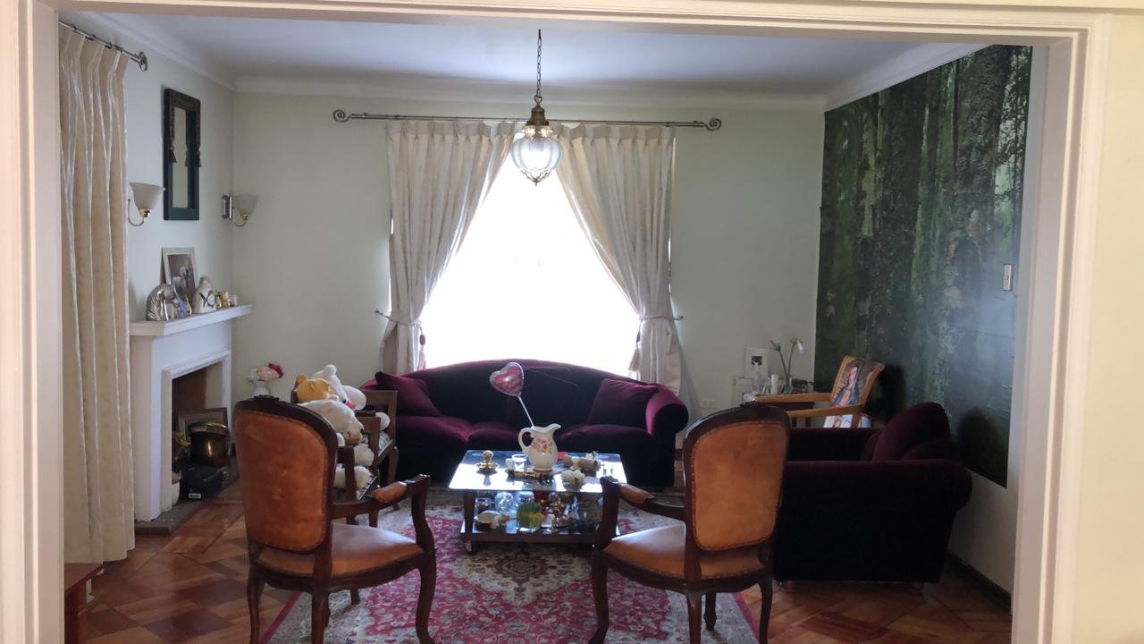 Exclusiva y Amplia Casa 4D/4B- 3E en Las Condes;