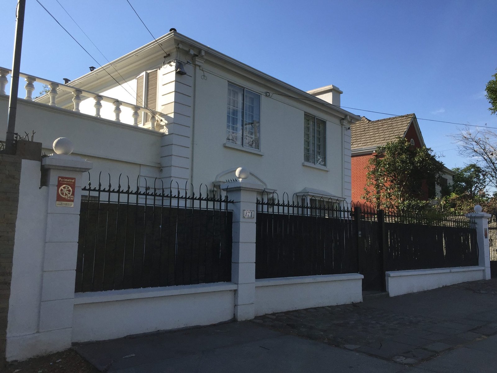 Exclusiva y Amplia Casa 4D/4B- 3E en Las Condes;