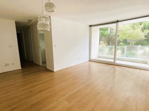 Departamento – PRIMER PISO – a pasos de metro y mall Egaña