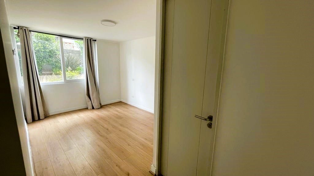 Departamento – PRIMER PISO – a pasos de metro y mall Egaña