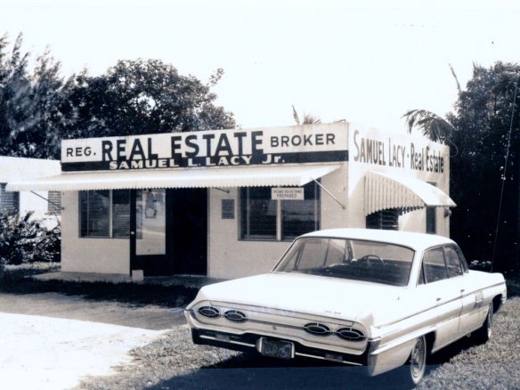 Lacy Real Estate office Upper Matecumbe | Foto: Florida Keys--Public Libraries (CC BY) vía Openverse