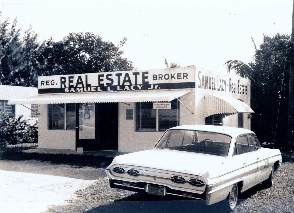 Lacy Real Estate office Upper Matecumbe | Foto: Florida Keys--Public Libraries (CC BY) vía Openverse