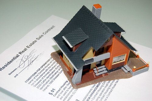 House Renting, Buying, Selling Contract | Foto: MarkMoz12 (CC BY) vía Openverse