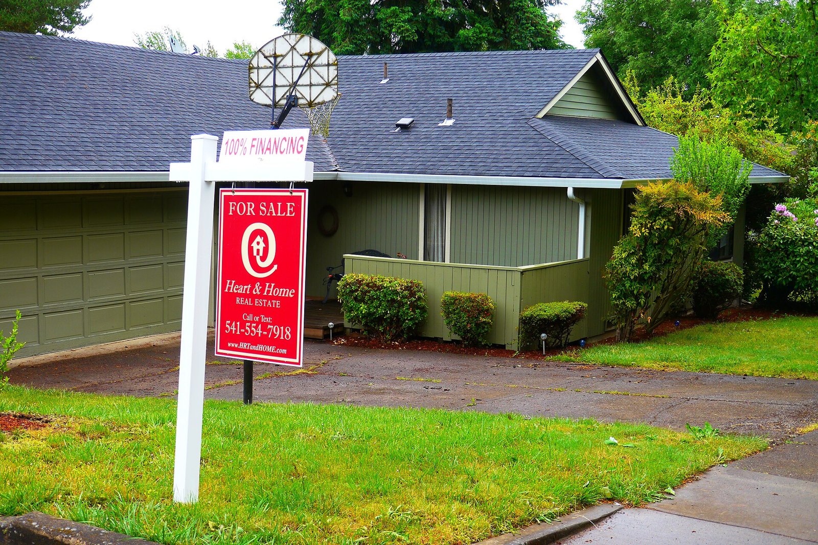 File:Heart & Home Real Estate For Sale Sign.jpg | Foto: Wikimedia Commons, CC BY 2.0